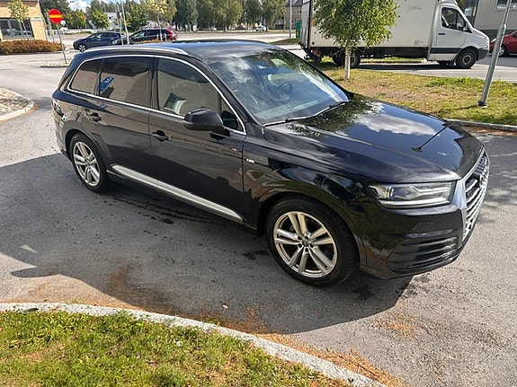 Audi Q7 2 of 5