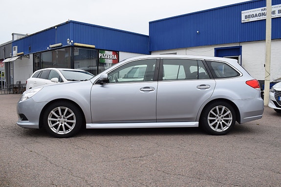 Subaru Legacy 2 of 11