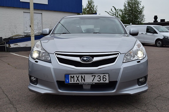 Subaru Legacy 8 of 11
