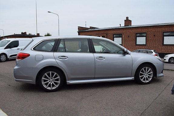 Subaru Legacy 6 of 11