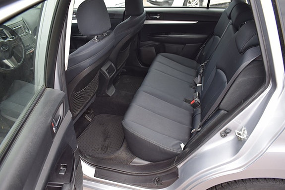 Subaru Legacy 10 of 11