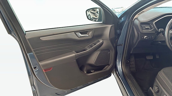 Ford Kuga 11 of 16