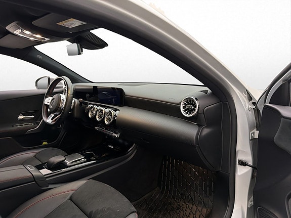 Mercedes-Benz A250 e 14 of 30