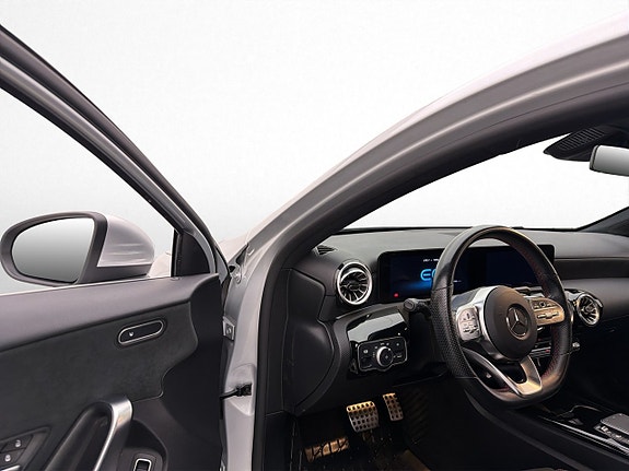 Mercedes-Benz A250 e 10 of 30