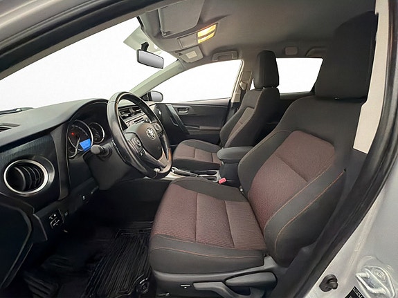 Toyota Auris 16 of 30