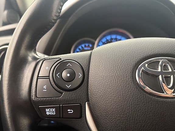 Toyota Auris 24 of 30