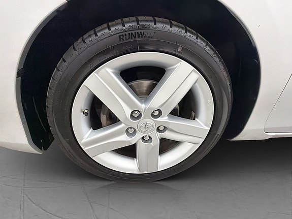 Toyota Auris 27 of 30