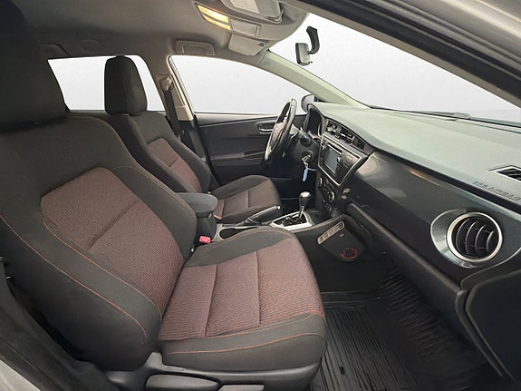 Toyota Auris 10 of 30