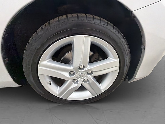 Toyota Auris 30 of 30