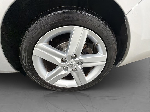 Toyota Auris 28 of 30