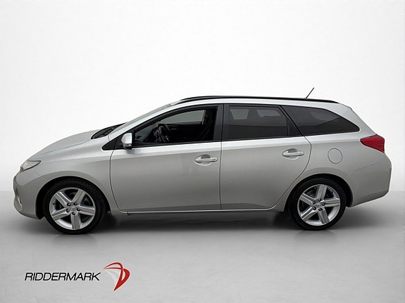 Toyota Auris 2 of 30