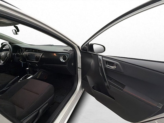 Toyota Auris 11 of 30