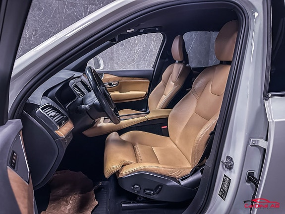 Volvo XC90 10 of 27