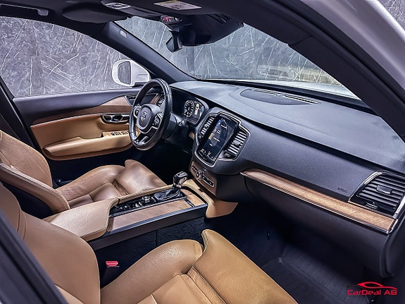 Volvo XC90 15 of 27
