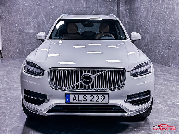 Volvo XC90 2 of 27