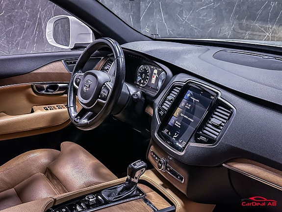 Volvo XC90 14 of 27