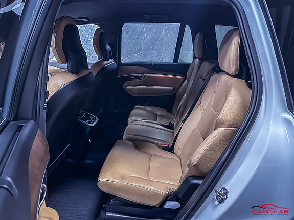 Volvo XC90 18 of 27