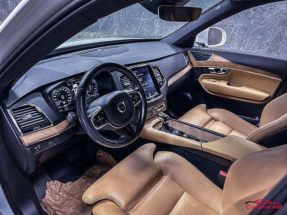 Volvo XC90 11 of 27