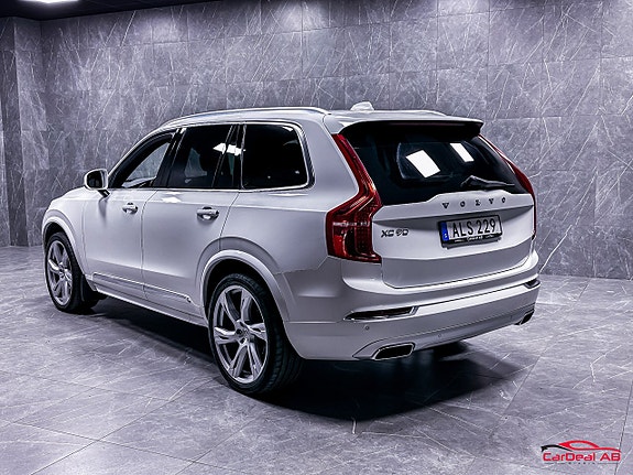 Volvo XC90 5 of 27