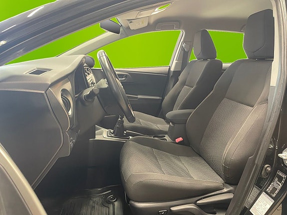 Toyota Auris 9 of 15
