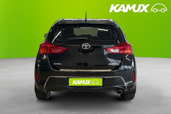 Toyota Auris 5 of 15