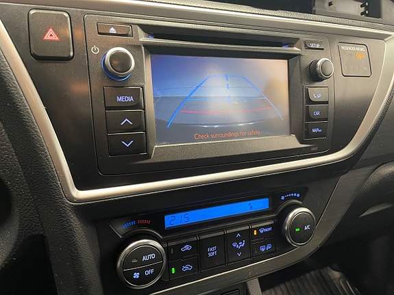 Toyota Auris 13 of 15