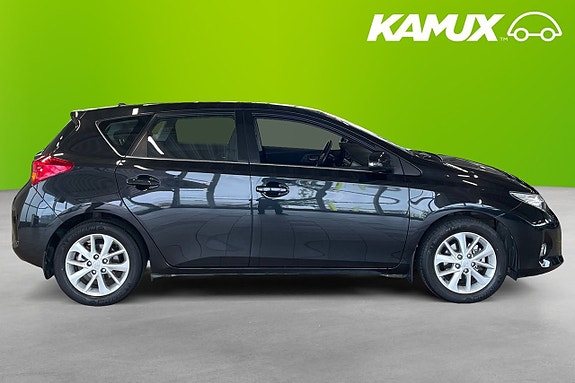 Toyota Auris 2 of 15