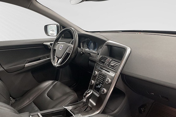 Volvo XC60 6 of 8