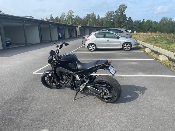 Yamaha MT-09 4 of 5