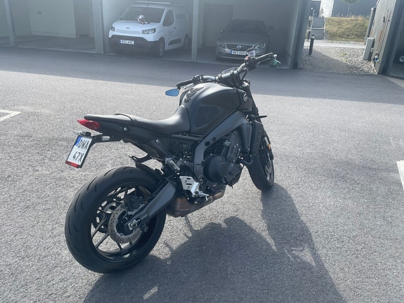 Yamaha MT-09 3 of 5