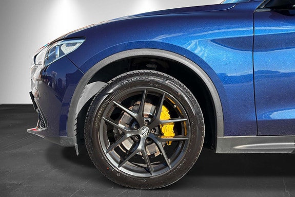 Alfa Romeo Stelvio 7 of 23