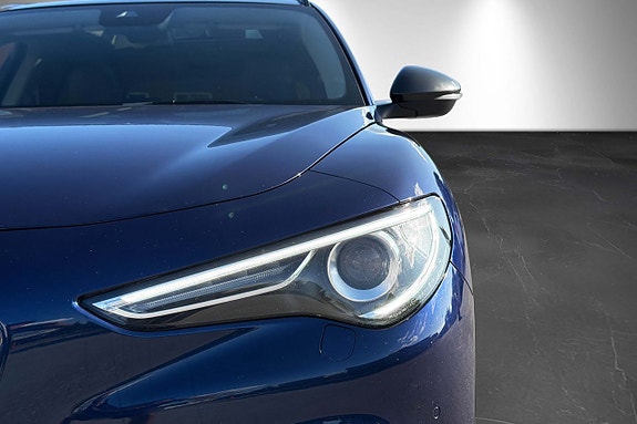 Alfa Romeo Stelvio 10 of 23