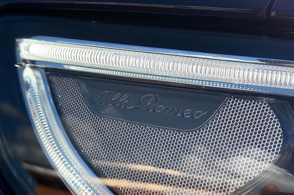 Alfa Romeo Stelvio 11 of 23