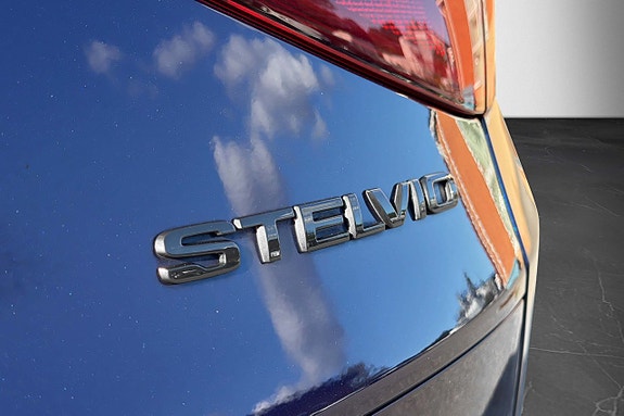 Alfa Romeo Stelvio 13 of 23