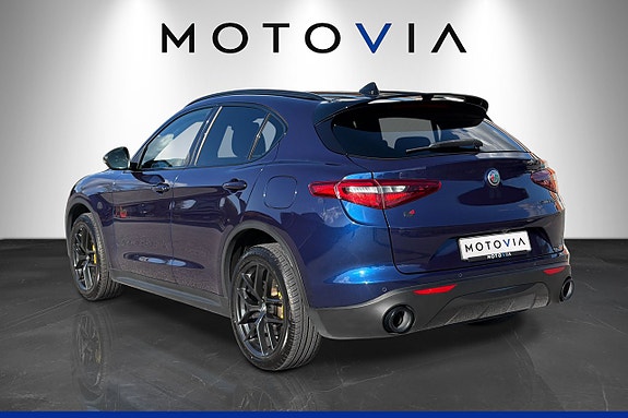 Alfa Romeo Stelvio 5 of 23