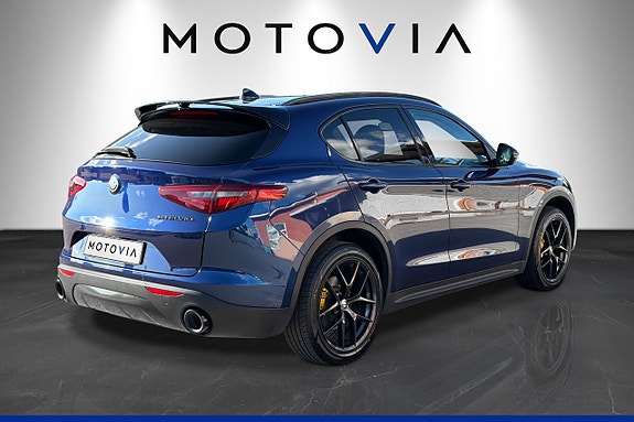 Alfa Romeo Stelvio 3 of 23