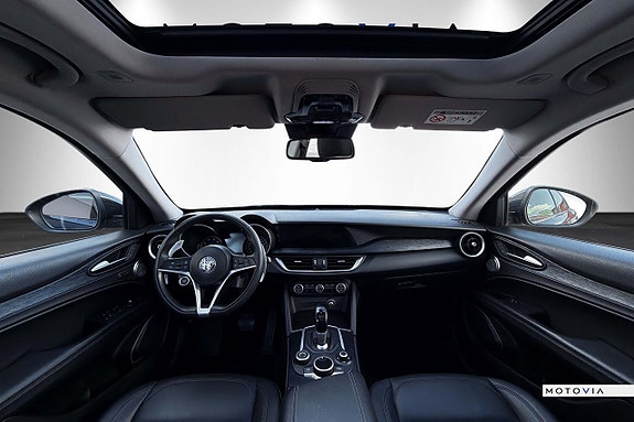 Alfa Romeo Stelvio 17 of 23