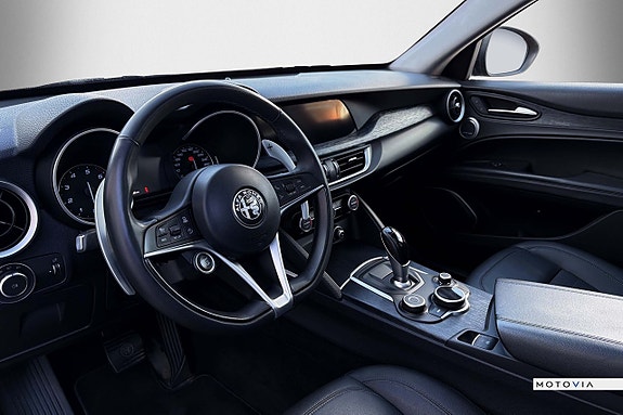 Alfa Romeo Stelvio 14 of 23