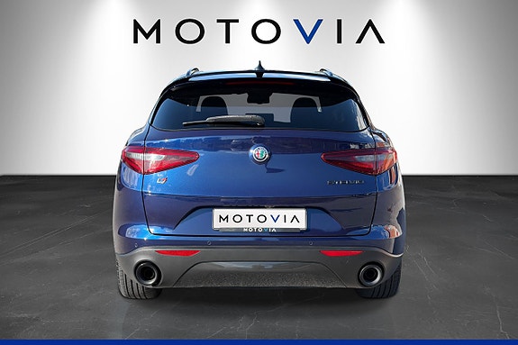 Alfa Romeo Stelvio 4 of 23