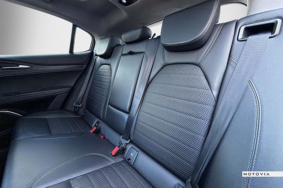 Alfa Romeo Stelvio 16 of 23