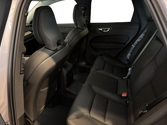 Volvo XC60 8 of 24