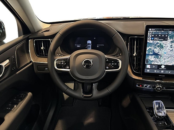 Volvo XC60 10 of 24
