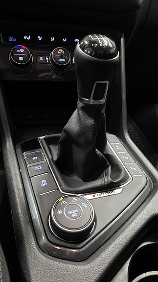 Volkswagen Tiguan 18 of 29