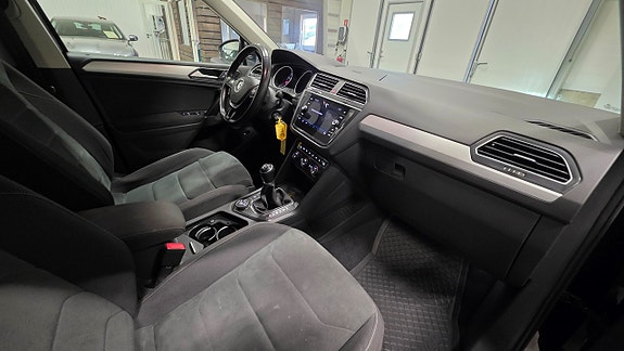 Volkswagen Tiguan 19 of 29