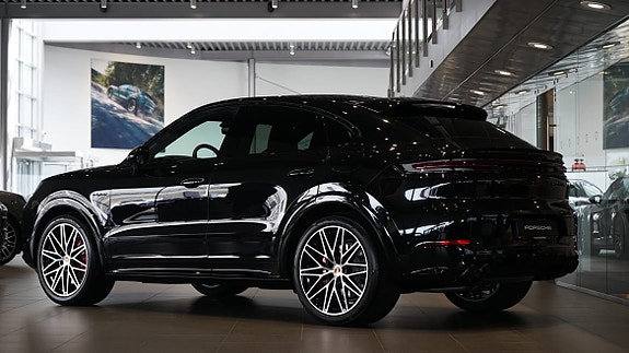 Porsche Cayenne S 2 of 6