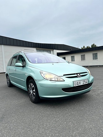 Peugeot 307 SW 2 of 4