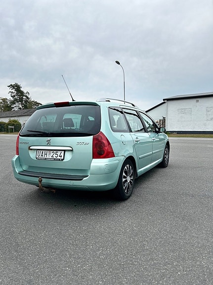 Peugeot 307 SW 3 of 4