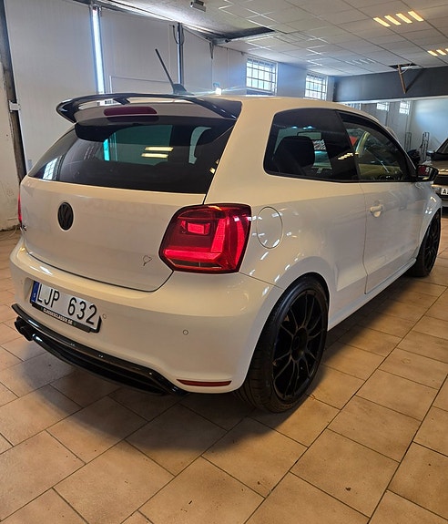 Volkswagen Polo 14 of 17