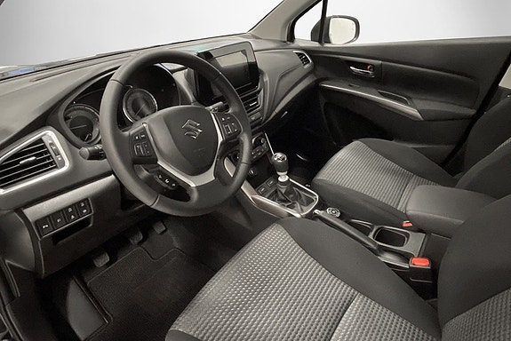 Suzuki S-Cross 4 of 10