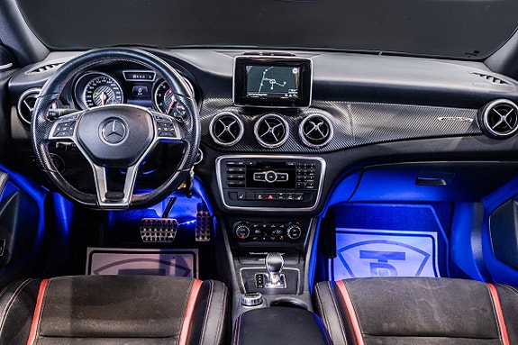 Mercedes-Benz CLA45 17 of 27